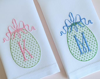 Serviette de table avec monogramme oeuf de Pâques, cadeau brodé personnalisé