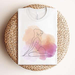 Minimalist Yoga Line Art T-Shirt: Women&#39;s Relaxation Apparel