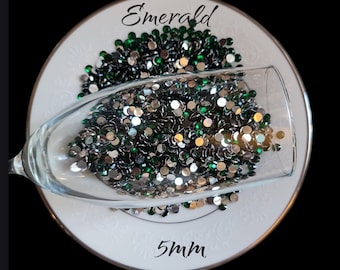 Emerald Rhinestones, Resin-5mm, 21 grms per bag. Rhinestone for Tumblers, Nails, Embellishments, crafts and gifts, any occasion