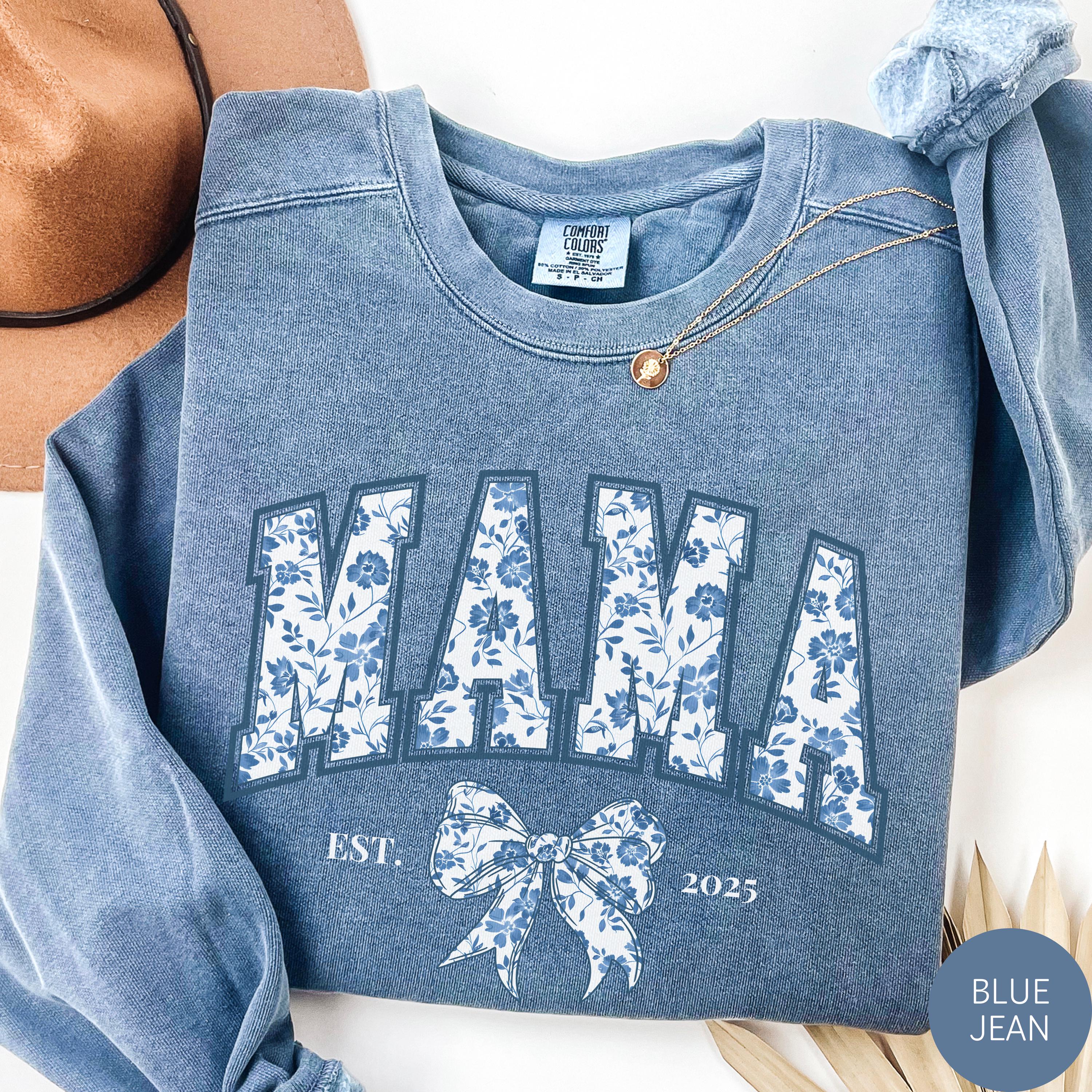 Toile De Jouy Coquette Mama Sweatshirt, Chinoiserie Custom Mom Blue Ribbon Floral Toile Bow for Cool Mom Present New Mommy Mothers Day Gifts