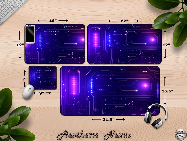 Peut inclure: Ensemble de tapis de bureau Aesthetic Nexus avec un motif de circuit imprim&eacute; bleu et violet. L'ensemble comprend un grand tapis (80 cm x 39 cm), un tapis moyen (56 cm x 30 cm), un petit tapis (46 cm x 30 cm) et un tapis de souris (23 cm x 18 cm).