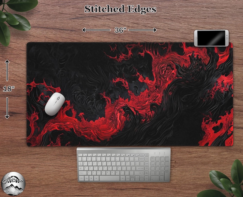 K&ouml;nnte beinhalten: Ein schwarzes und rotes Gaming-Mauspad mit gen&auml;hten Kanten. Das Pad ist 91 cm lang und 46 cm breit und hat ein wirbelndes, abstraktes Design. Eine wei&szlig;e Maus, eine Tastatur und ein Smartphone sind ebenfalls sichtbar.