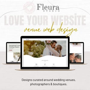 K&ouml;nnte beinhalten: Drei Laptops zeigen Website-Designs. Der zentrale Laptop zeigt eine Hochzeitswebsite mit einem sich umarmenden Paar. Der Text lautet "LOVE YOUR WEBSITE venue web design" und "Designs curated around wedding venues, photographers & boutiques."