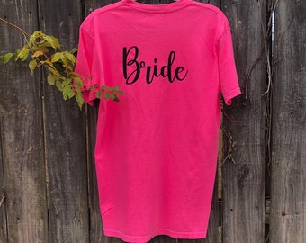 Camisetas de novia y #bridetribe, camiseta de vinilo, camiseta de vinilo personalizada, idea nupcial, camiseta de boda, camisa personalizada, camiseta personalizada, camisas de vinilo,