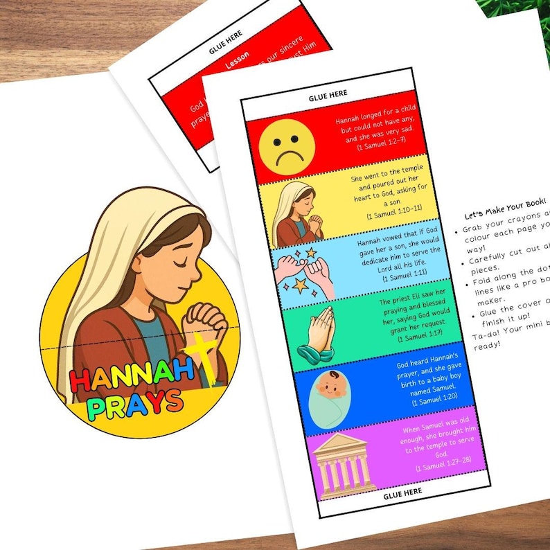 Puede incluir: Un libro de actividades infantiles con ilustraciones y texto. La portada presenta una caricatura de una mujer rezando, con las palabras "HANNAH PRAYS". En el interior, hay paneles ilustrados con vers&iacute;culos b&iacute;blicos.