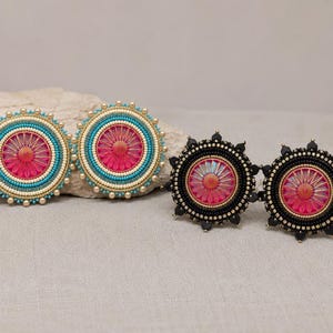 Pendientes llamativos Midnight Sunburst con cuentas / Pendientes negros hechos a mano / Joyería occidental / Pendientes de cristal estilo boho / Regalo para ella