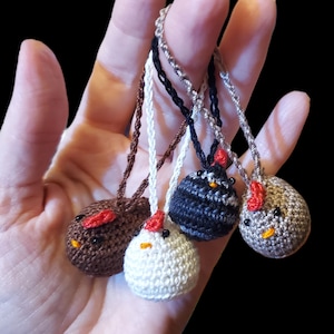 Petit poulet au crochet | Micro-amigurumi | Une (1) poche de poulet | avec ou sans porte-clés pince de homard | Suspension d&#39;ornement en option