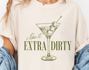 Dirty Martini Shirt Komfortfarben | Extra Dirty Graphic Tee | Cocktail-Liebhaber-Hemd | Mädchen Nacht Outfit | Trendy Bar Tee Ästhetik
