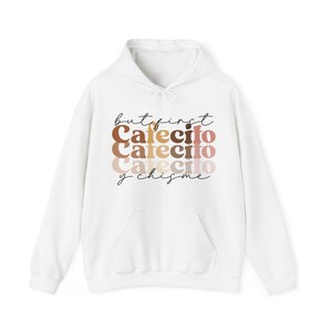 But first cafecito y chisme - Cafe y Conchas - MamaDeSushi - Unisex Heavy Blend™ Hooded Sweatshirt