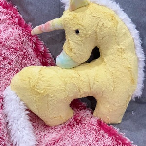 Eenhoornkussen, gevulde eenhoorn, knuffeleenhoorn, Eenhoorn voor meisjeskamerdecor, handgemaakte Eenhoorn.