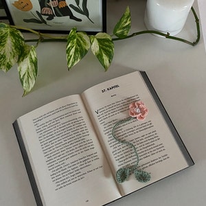 Sweet flower bookmark, crocheted