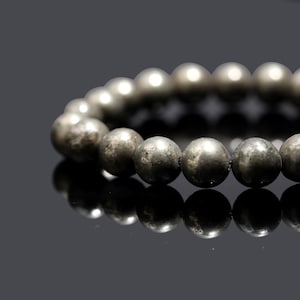 Braccialetto di perline di pirite Braccialetto di perline rotonde lisce da 8 mm Braccialetto di pietre preziose di cristallo curativo di pirite Gioielli personalizzati Regalo di Natale e Halloween