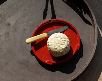 Tray in Clay Round. Handmade in Denmark. Scandinavian Danish Design. Japandi Style Ceramics. Nordic Studio Pottery. Red Glossy Glaze. Dish.