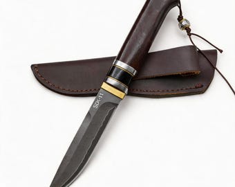 Coltello a lama fissa in acciaio SKD11 a tre strati ad alta durezza, manico in legno di ebano con fodero in vera pelle, ideale per campeggio, artigianato e collezionismo.