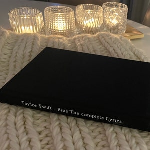 Incl. ttpd 31 songs Taylor Swift the complete Lyrics Book image 3