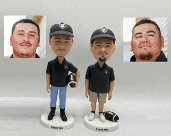 バイキングヘルメットをかぶった年配の紳士のボブルヘッド人形