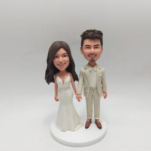 Personalisierte Hochzeit Bobblehead, Braut und Bräutigam in Creme Outfits, Benutzerdefinierte Paar Figur Jubiläumsgeschenk