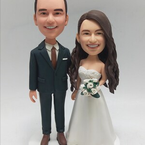 Hochzeitspaar Bobblehead in Kleid und Anzug vom Foto - Personalisierte Braut und Bräutigam Geschenk oder Kuchen Topper Figur
