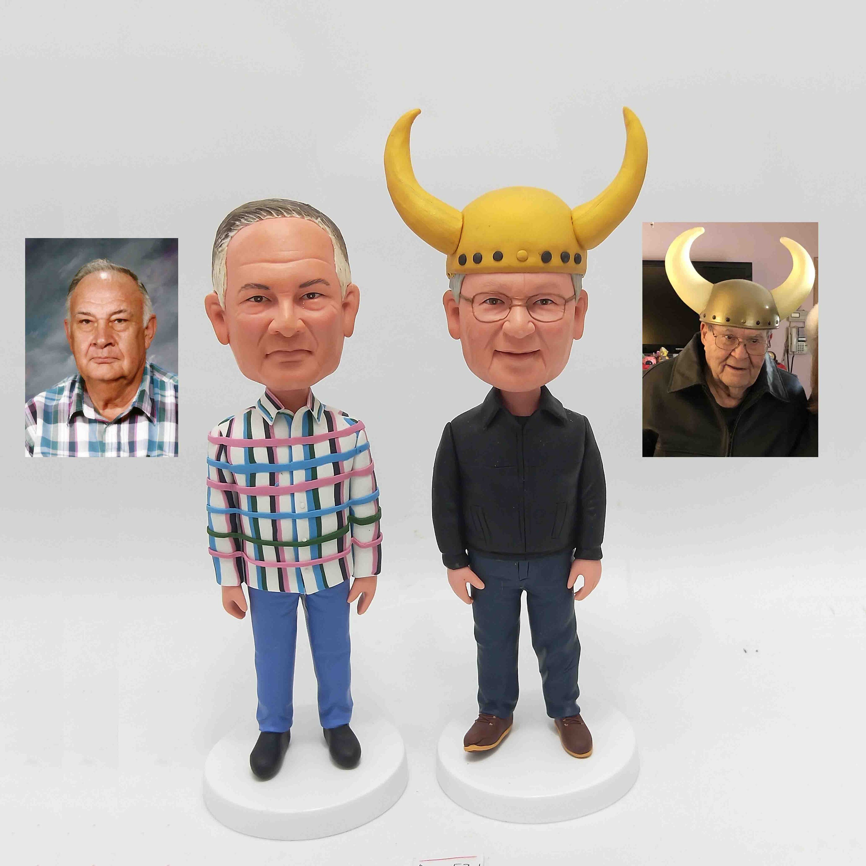 バイキングヘルメットをかぶった年配の紳士のボブルヘッド人形
