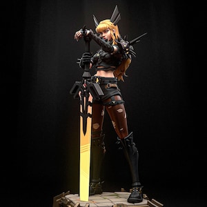 Puede incluir: Figura detallada de una guerrera rubia vestida con una armadura negra, sosteniendo una gran espada con una hoja amarilla brillante. La figura se encuentra sobre una base decorativa. La imagen incluye el texto "PATREON h3llcreator".