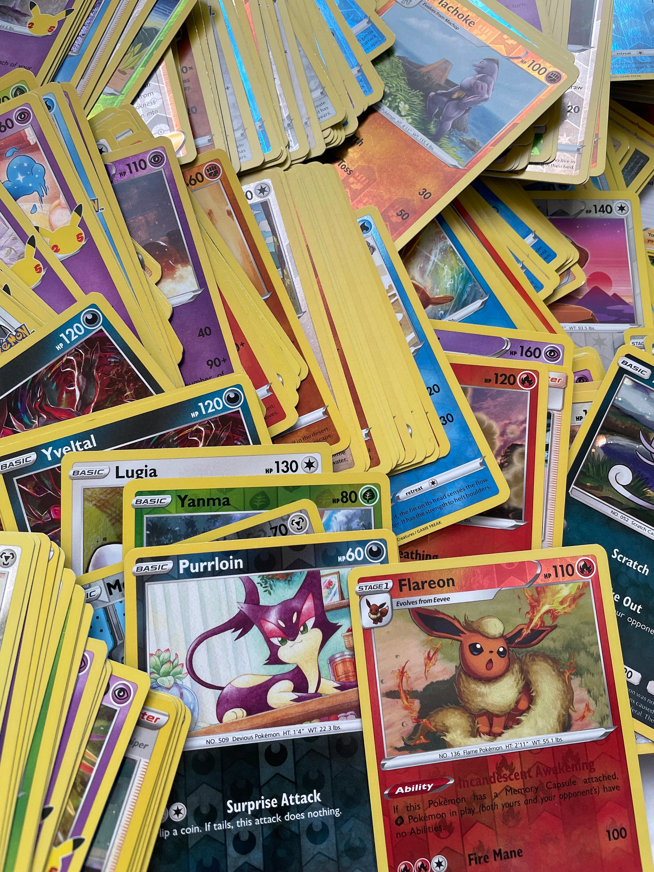 50 Pokémon-Karten Konvolut Mit Rare Holo – Inkl. Pikachu, Prismatic Evolutions, Englisch