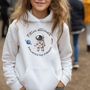 Sudadera con capucha para pequeños astronautas que aman el universo - viaja a los planetas, naves espaciales y estrellas - sigue tu sueño y sé fuerte