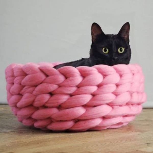 Digital pattern | Knit a cat basket with wool roving