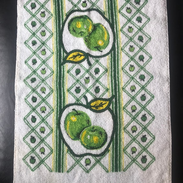 Vintage 1980’s 1990’s Green Apple Kitchen Towel. Bright Crisp Graphics! Kitchen Decor.