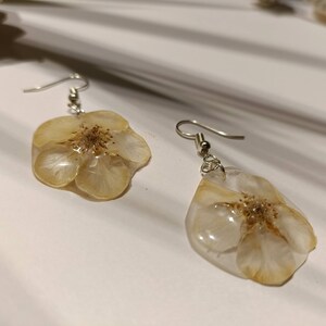 White flower earrings, hanging earrings image 2