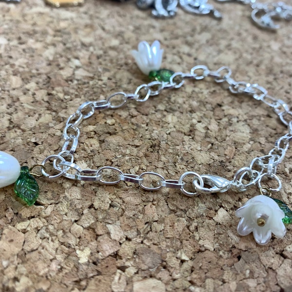 Flower bracelet, dainty jewellery, gifts for her, plant lover, plant mum, plant dad