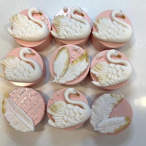 Swan-themed Chocolate Covered Oreos: Luxury treats perfect for Baby Showers, Gender Reveals, First Birthdays, wedding favors, Dessert Table