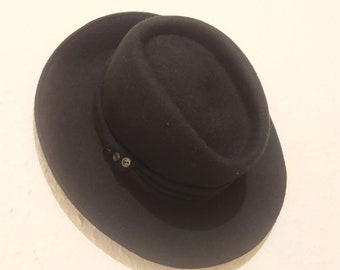 black 40s style hat