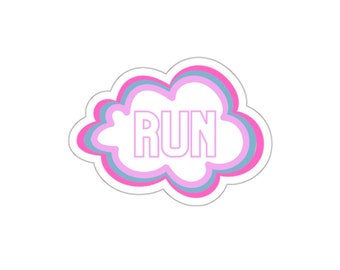 以下が含まれることがあります： ピンク、ブルー、ホワイトの雲の形をしたステッカーで、白い文字で「RUN」と書かれています。