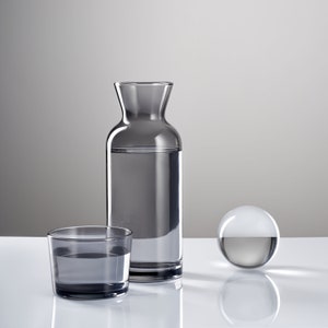 Nachttisch Karaffe und Glas Set Krug Krug Dekanter Glaskrug für Schlafzimmer Badezimmer Bleifreie Karaffe mit Deckel Geschenkidee für Wohnkultur