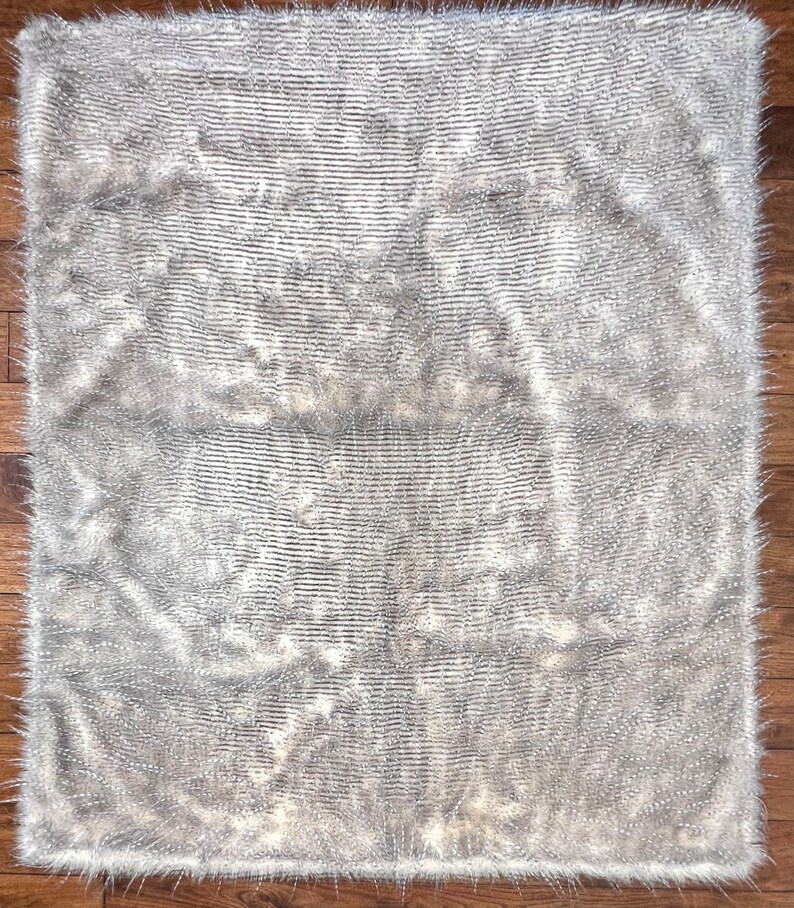 Z GALLERIE FAUX Fur Blanket, Modern Ostrich Feather Design, Cream