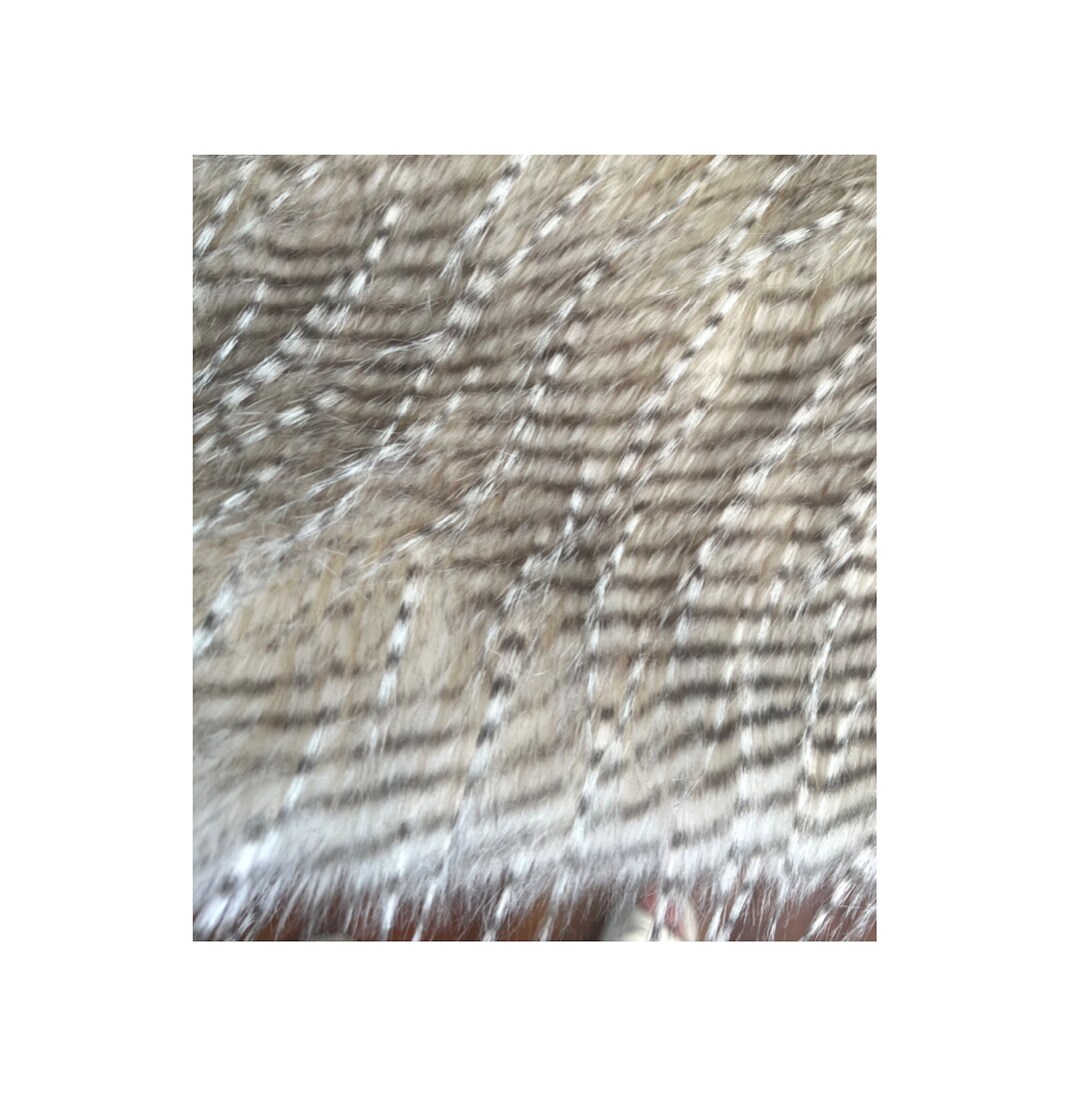 Z GALLERIE FAUX Fur Blanket, Modern Ostrich Feather Design, Cream