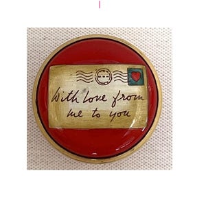 HALCYON DAYS SMALTO e scatola portaoggetti in ottone rosso e oro con busta Cartolina con amore da me a te, firmata