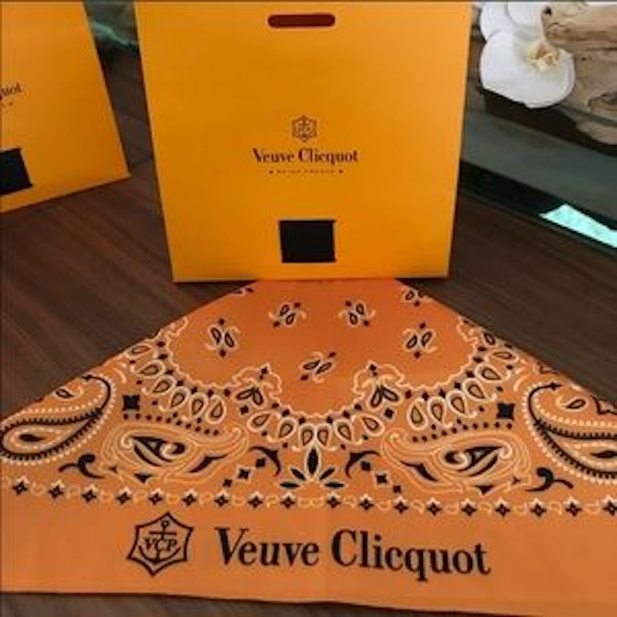 Foulard Carré Veuve Clicquot En Soie Orange - Style Bandana Vintage Occasion