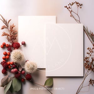 Mockup de cartão de felicitações duplo, formato 5:7, mockup de convite, convite de outono, outono, objeto inteligente PSD, download instantâneo