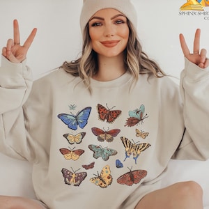 Butterflies Sweatshirt, Butterfly Lover Sweater, Botanical Sweat, Gift For Nature Lover, Butterfly Party Sweater, Butterfly Wings Sweatshirt