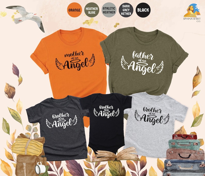 Op de afbeelding: Set van vijf t-shirts in verschillende kleuren met de tekst "broer van een engel", "moeder van een engel" en "vader van een engel" erop gedrukt.