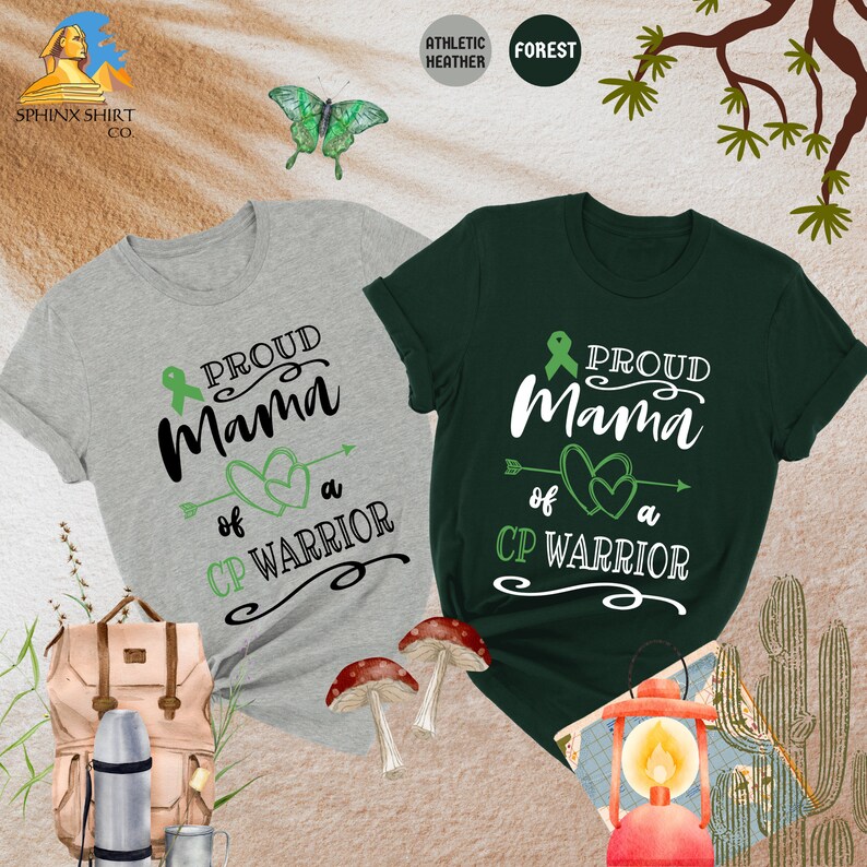 Op de afbeelding: Twee T-shirts met een groen lint en de tekst "Proud Mama of a CP Warrior" op een groene en grijze achtergrond.