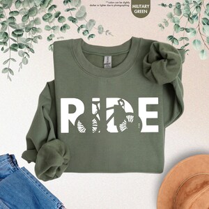 a green shirt with the word ride on it