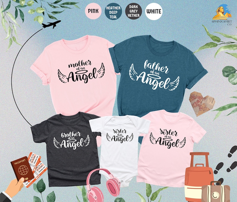 Op de afbeelding: Een set van vijf t-shirts met de tekst "moeder van een engel", "vader van een engel", "broer van een engel" en "zus van een engel" erop gedrukt. De shirts zijn in de kleuren roze, teal, grijs, wit en roze.
