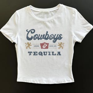Cowboys & Tequila Cropped Baby Tee Western Graphic Fitted T-Shirt Country Cowgirl Party Top Rodeo Outfit for Women Country Concert Baby Tee