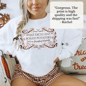 Puede incluir: Sudadera blanca con un dise&ntilde;o floral marr&oacute;n y naranja alrededor del texto "WHAT EXCELLENT BOILED POTATOES. Such an Exemplary Vegetable Est. 1813". Una burbuja de cita dice "Gorgeous. The print is high quality and the shipping was fast!" - Rachel.