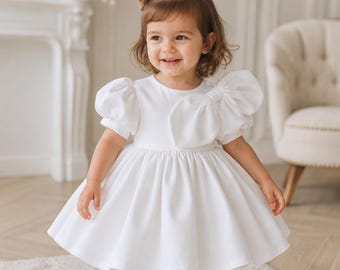 Conjunto blanco para la celebración del primer cumpleaños de un niño pequeño, ropa formal de lujo con lazo llamativo, atuendo para invitados de boda infantiles.