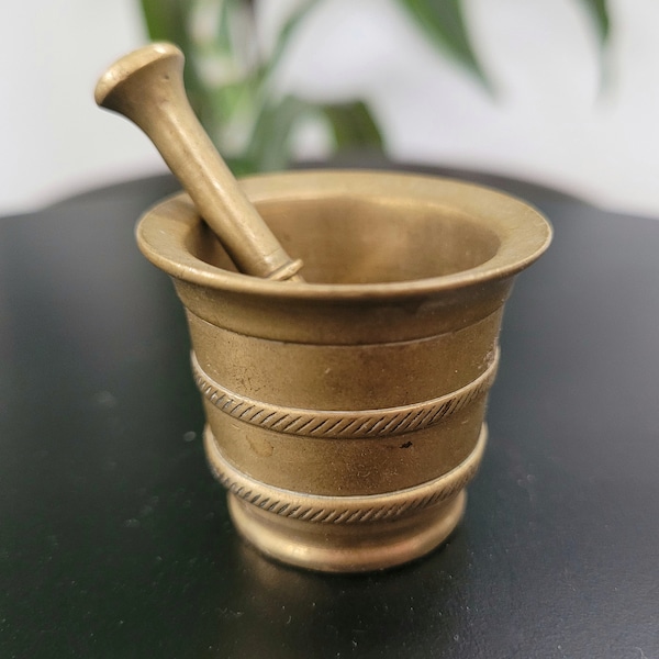 Vintage Brass pestle and mortar, small pestle and mortar, pagan ritual tools, incense making, wiccan altar tools, herbcraft, spice grinder