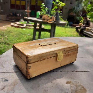 Scatola di legno fatta a mano