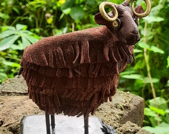 Handmade composite medium sculpture : indian mountain goat